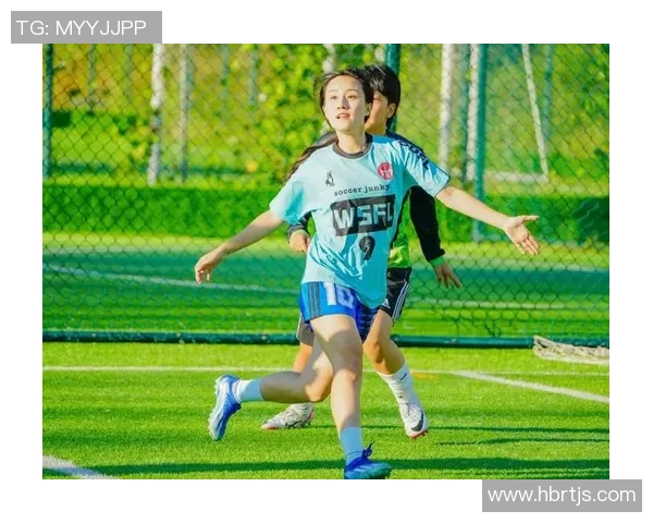 美女与足球明星浪漫接吻瞬间视频引发热议与关注 美女与足球明星浪漫接吻瞬间视频引发热议与关注